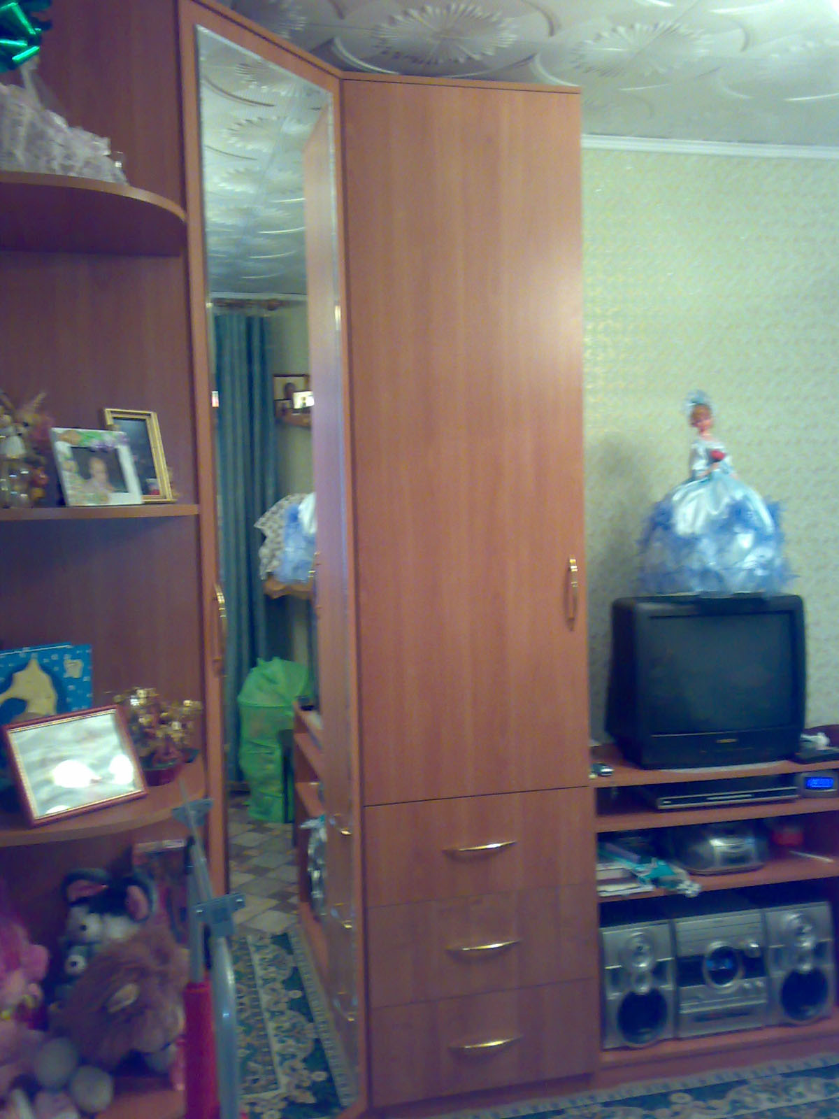 Шкаф